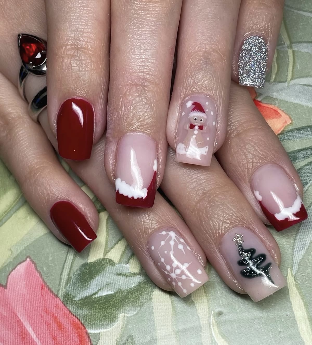 Noël rouge et blanc, père Noël et paillettes argent