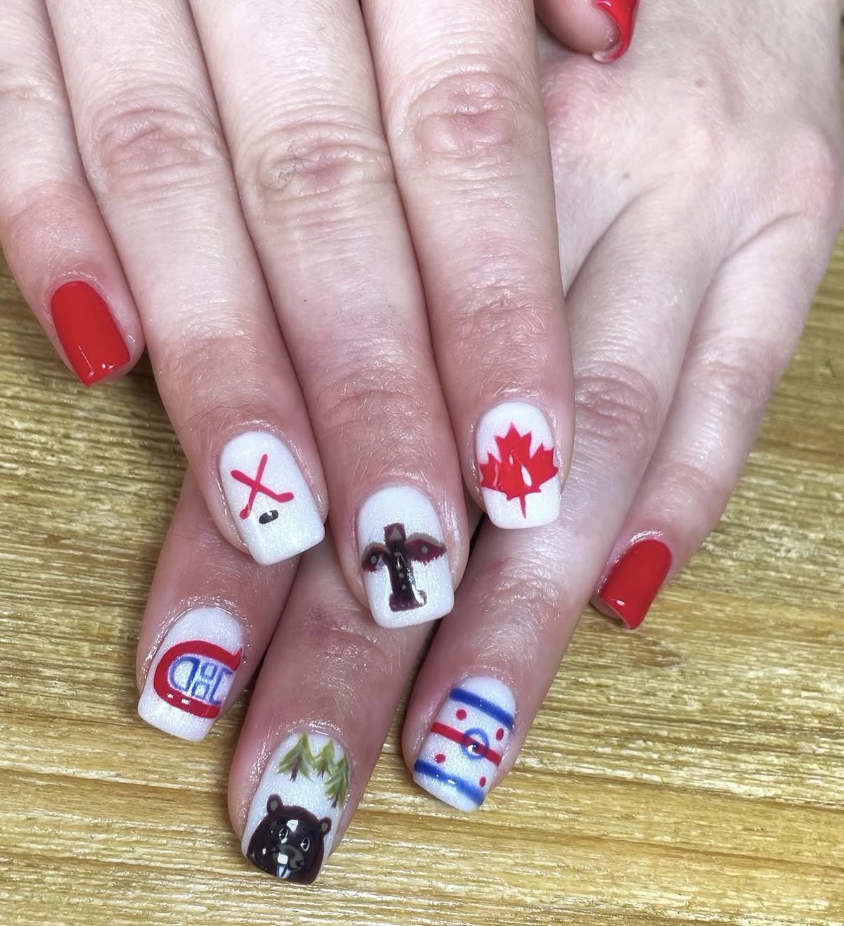 Thème Canada : feuille d'érable et hockey